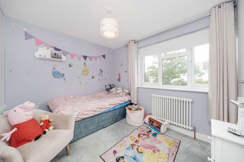 7 Bryant Close, Barnet, EN5 2TG