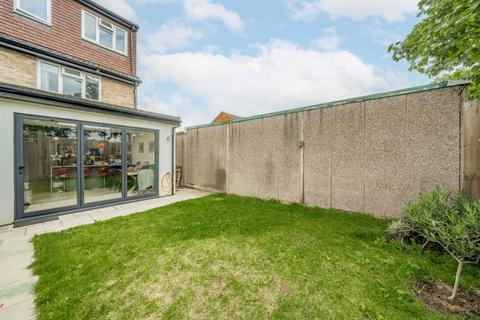 7 Bryant Close, Barnet, EN5 2TG
