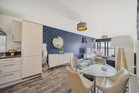 1 bedroom apartment for sale, Oak House, Victory Park Road, Addlestone, Surrey, KT15