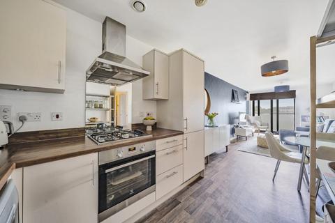 1 bedroom apartment for sale, Oak House, Victory Park Road, Addlestone, Surrey, KT15