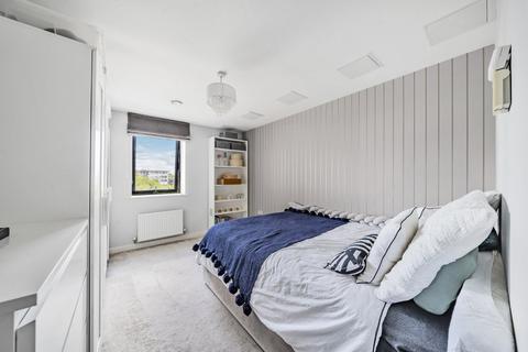 1 bedroom apartment for sale, Oak House, Victory Park Road, Addlestone, Surrey, KT15