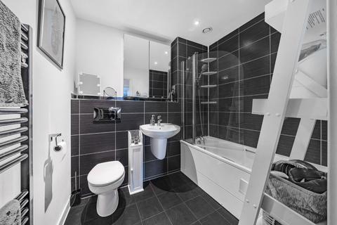 1 bedroom apartment for sale, Oak House, Victory Park Road, Addlestone, Surrey, KT15