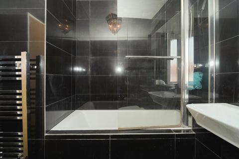 3 bedroom apartment for sale, Knights Court, Greater Manchester M5
