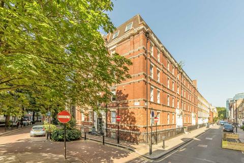 2 bedroom flat to rent, Carburton Street, London W1W