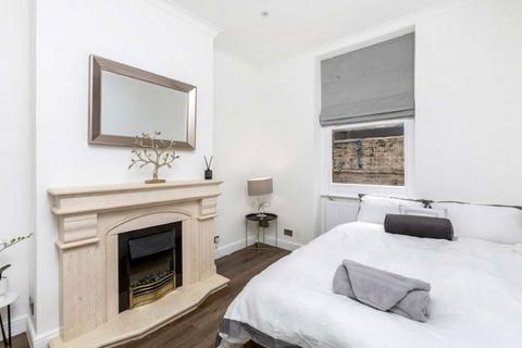 2 bedroom flat to rent, Carburton Street, London W1W