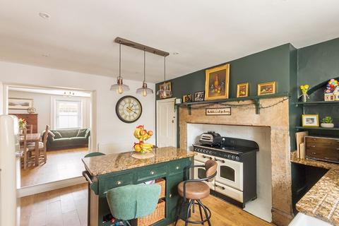 2 Bath Terrace, Seaham, SR7 7EZ