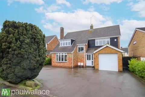 4 bedroom detached house for sale, Woodstock Road, Broxbourne