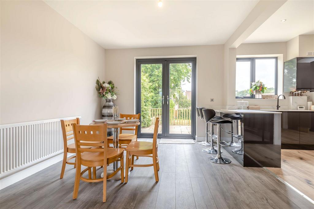 8657375-interior30v2.jpg