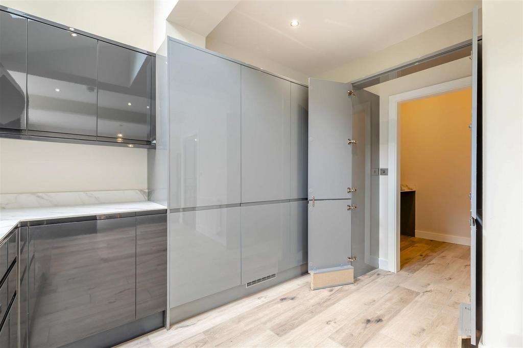 8657375-interior36.jpg