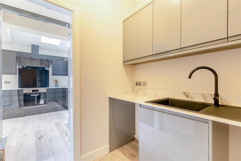 8657375-interior39.jpg