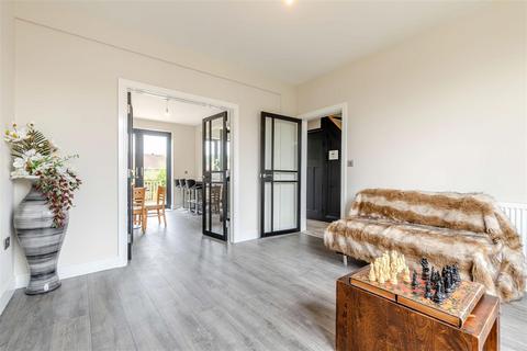 4 bedroom semi-detached house for sale, Berry Hill Lane, Mansfield