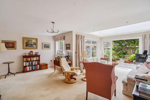 undefined, Kingsway, Farnham Common