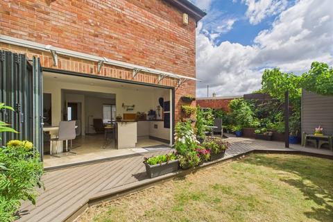 47 Robinson Road, Gloucester, GL1 5BN
