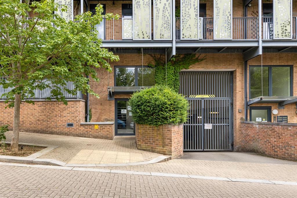 331 Dalgin Pl Web04.jpg