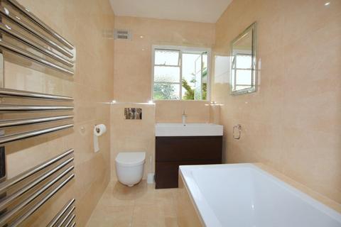 2 bedroom apartment for sale, Capel Gardens, Pinner