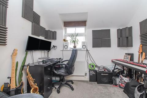 52 Appledore Road, Bedford, MK40 3UZ