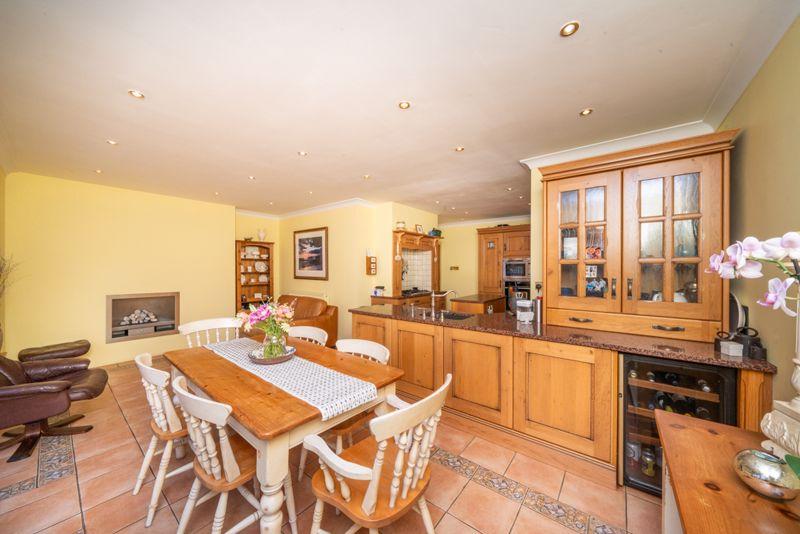 Kitchen/ dining...
