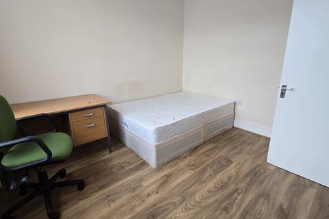 4 bedroom terraced house to rent, Mitcham Road, London, E6