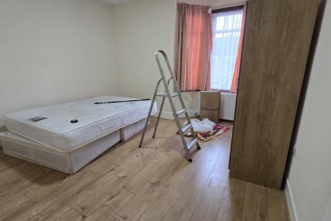 4 bedroom terraced house to rent, Mitcham Road, London, E6