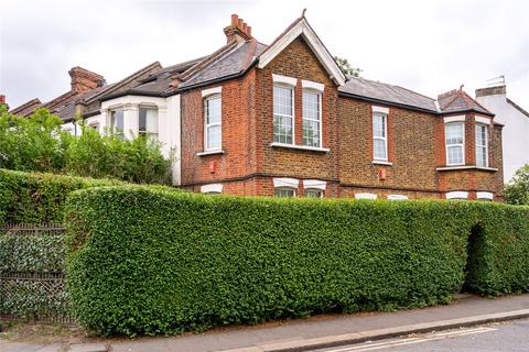Estreham Road, London, SW16