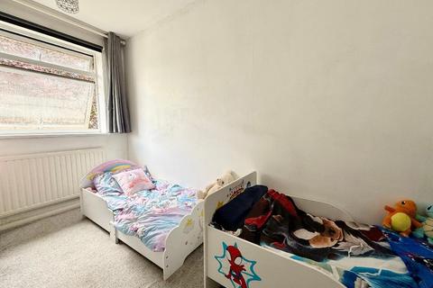 14 Cowdray Close, Luton, LU2 8QS