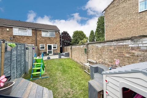 14 Cowdray Close, Luton, LU2 8QS