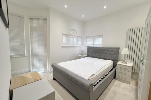 3 bedroom apartment to rent, Horn Lane, Acton W3