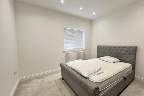3 bedroom apartment to rent, Horn Lane, Acton W3