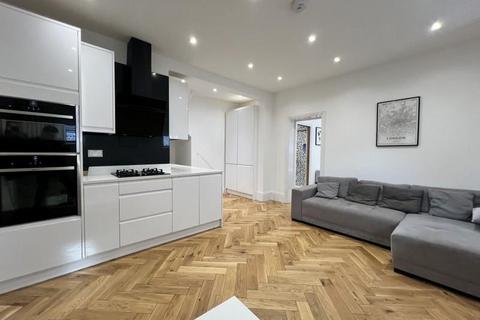 3 bedroom apartment to rent, Horn Lane, Acton W3