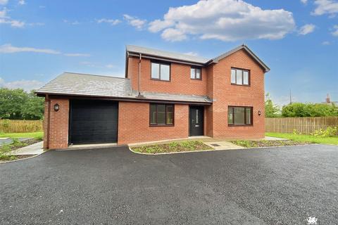 4 bedroom detached house for sale, Heol Meinciau, Mynyddygarreg, Kidwelly