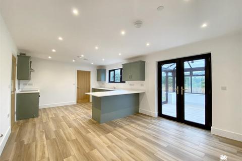 4 bedroom detached house for sale, Heol Meinciau, Mynyddygarreg, Kidwelly