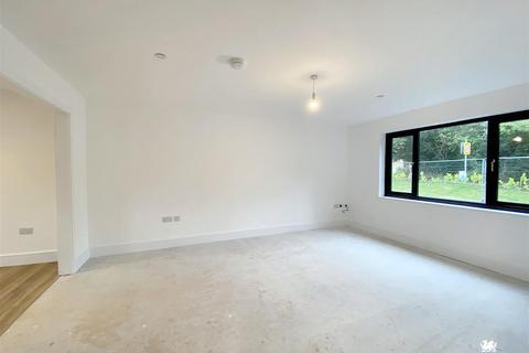 4 bedroom detached house for sale, Heol Meinciau, Mynyddygarreg, Kidwelly