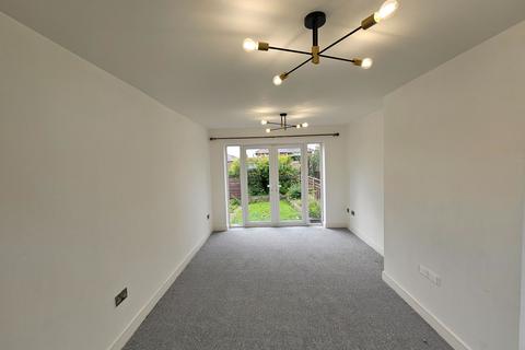 3 bedroom semi-detached house to rent, Bolton Road, Swinton, Manchester