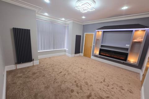 5 bedroom end of terrace house for sale, Hollingwood Lane, Bradford, BD7