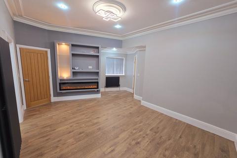 5 bedroom end of terrace house for sale, Hollingwood Lane, Bradford, BD7