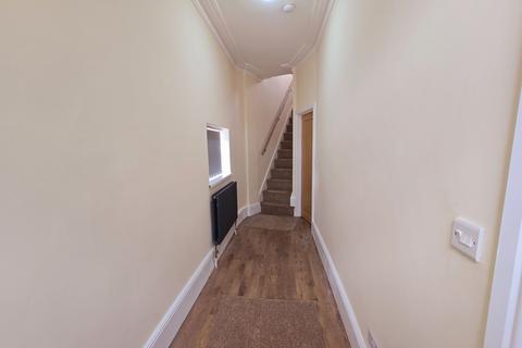 5 bedroom end of terrace house for sale, Hollingwood Lane, Bradford, BD7