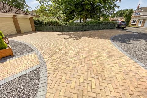 27 Acle Meadows, Newton Aycliffe, DL5 4XD