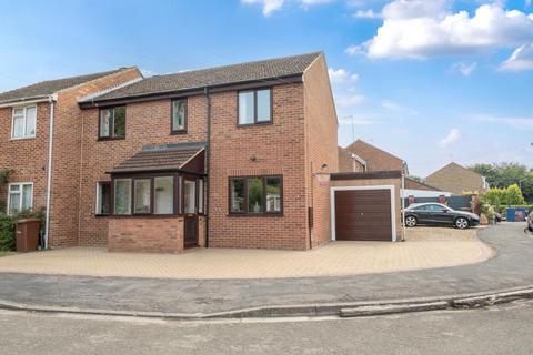 3 bedroom semi-detached house for sale, Banbury,  Oxfordshire,  OX16