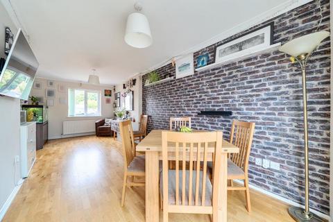3 bedroom semi-detached house for sale, Banbury,  Oxfordshire,  OX16