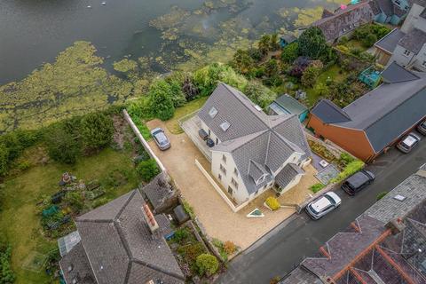 undefined, Paradise Row, Pembroke