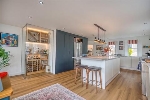 undefined, Paradise Row, Pembroke