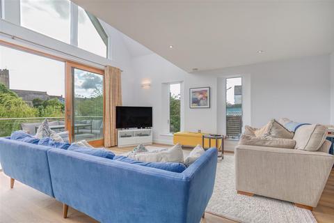 undefined, Paradise Row, Pembroke