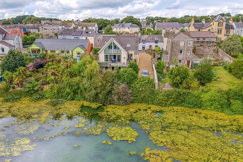 undefined, Paradise Row, Pembroke