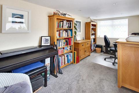 4 Heathway, Croydon, CR0 8PY