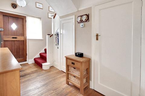 4 Heathway, Croydon, CR0 8PY