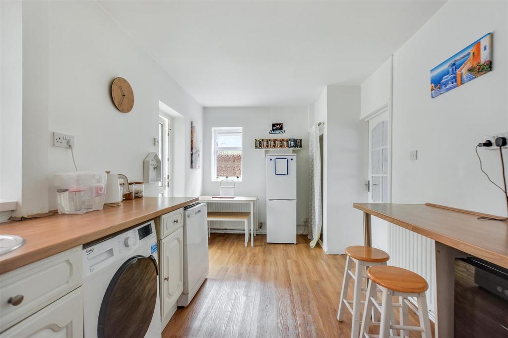 Kitchen 2.jpeg