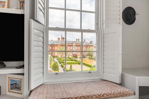 10 Corsellis Square, Twickenham, TW1 1QT