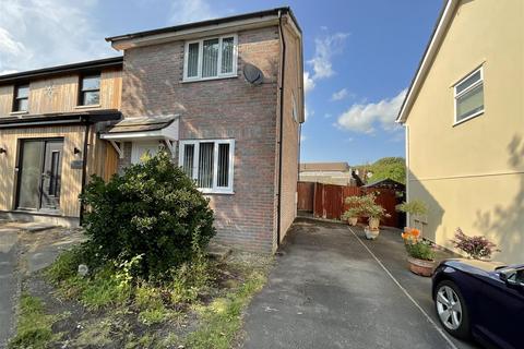 undefined, Clos Plas Isaf, Llangennech, Llanelli