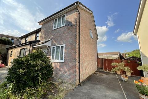 undefined, Clos Plas Isaf, Llangennech, Llanelli
