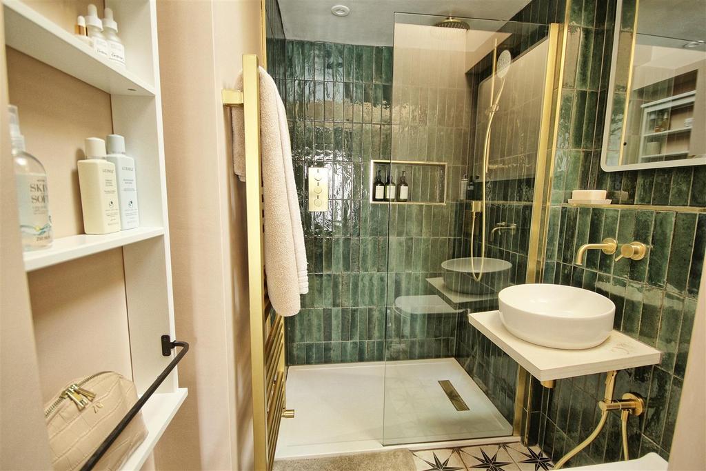 Ensuite shower room